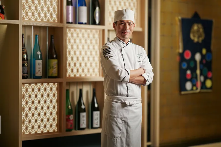 JR東日本大飯店台北HAYASE料理長郡司行雄來自日本仙台，專精傳統日本料理、懷石料理、天婦羅、活魚、鍋物與牡蠣料理等。業者提供