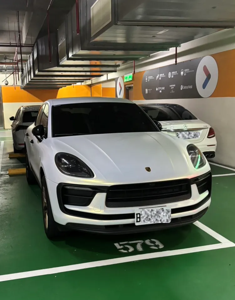 警方查扣保時捷。翻攝畫面