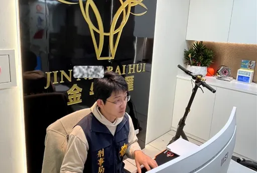 幣商「金牛百匯」助詐團洗錢！負責人竟有這頭銜　警逮18人扣保時捷、2600萬現金