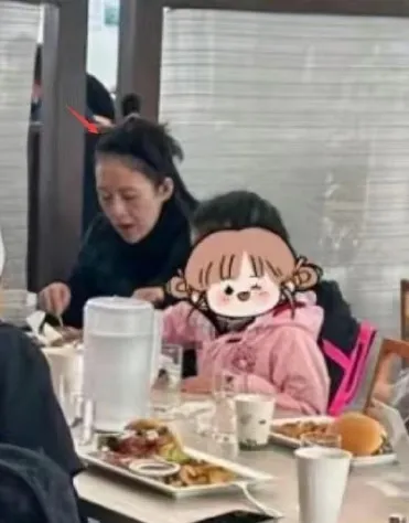 章子怡素顏狀態被網友討論。翻攝芒果撈小萌主微博