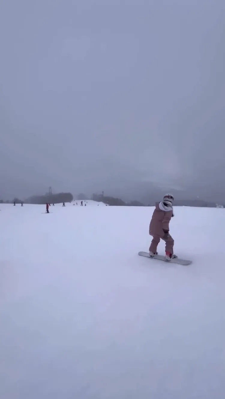 李晶晶日前前往北海道滑雪。翻攝李晶晶IG