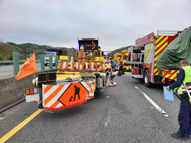 緩撞車右後車尾遭追撞凹陷。警方提供