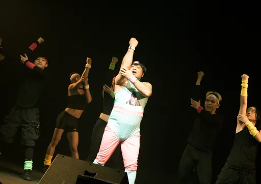 巴大雄《放進去一下下》爆紅 有氧韻律舞衣「下面一大包」吸睛