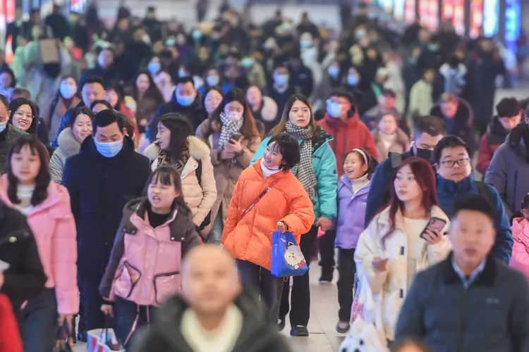 武漢車站的春運人潮。新華社