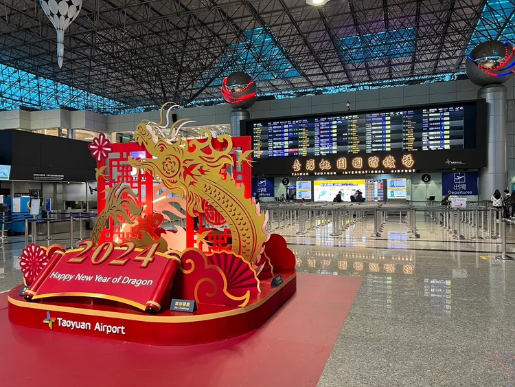 春節假期桃機總運量上看116萬人，機場內佈置年節裝置藝術。桃機公司提供