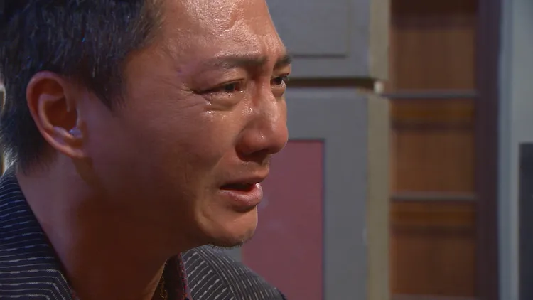 藍葦華找到親生女兒，情緒崩潰讓118萬名觀眾跟著淚灑電視機前。民視提供