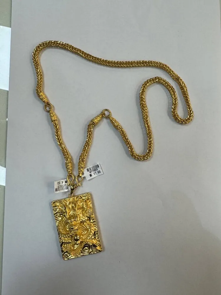 被搶金項鍊價值19萬多元。翻攝畫面