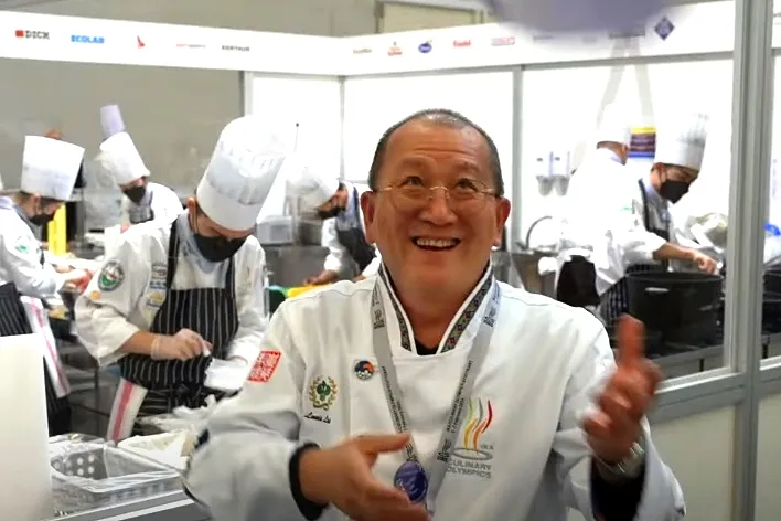 賴顧賢老師帶領學生們，首次以台灣國家隊身分征戰。高餐大提供