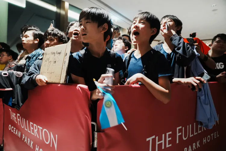 球迷迎接梅西。路透社