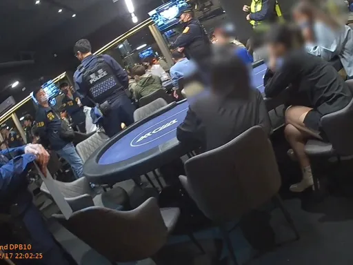 掛羊頭賣狗肉!牌技協會聘僱美荷官暗藏賭博 南警攻堅破職業賭場