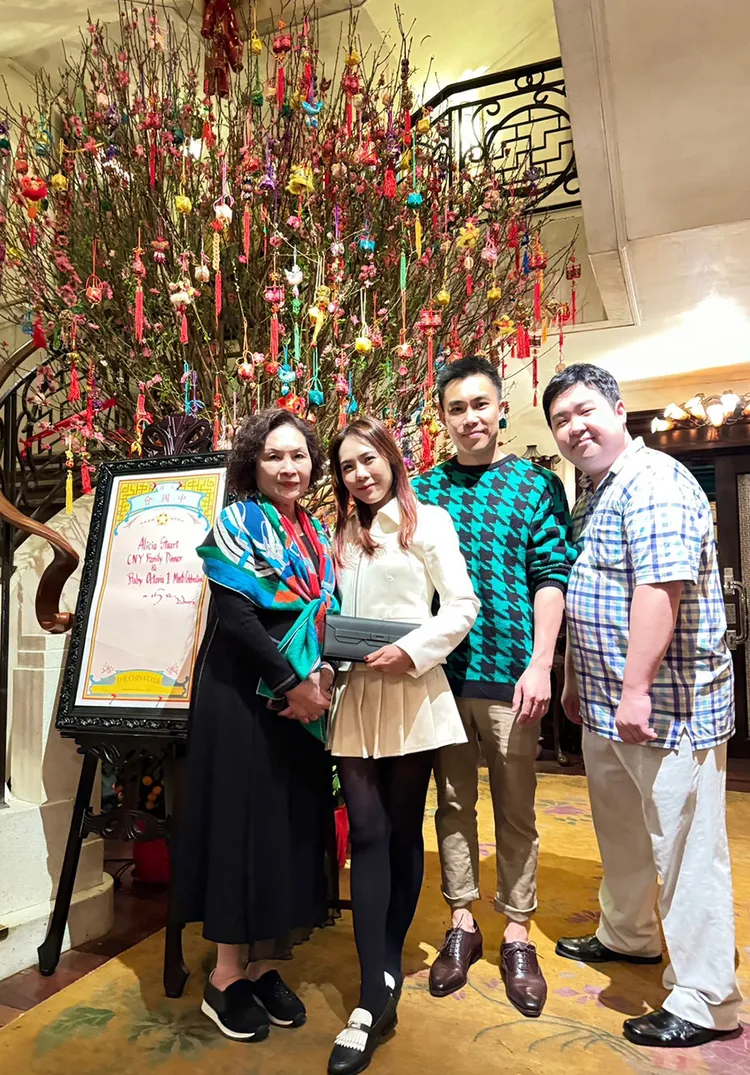 吳申梅一家人在香港開心過年。吳申梅提供