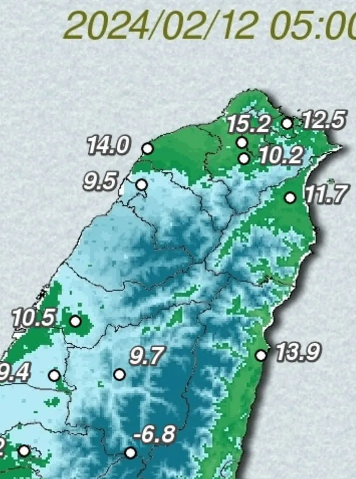 前中央氣象局長鄭明典大年初三分享清晨5時的溫度分布圖，一線之隔的2個縣市溫差居然有5°C，直呼「太特別了」。