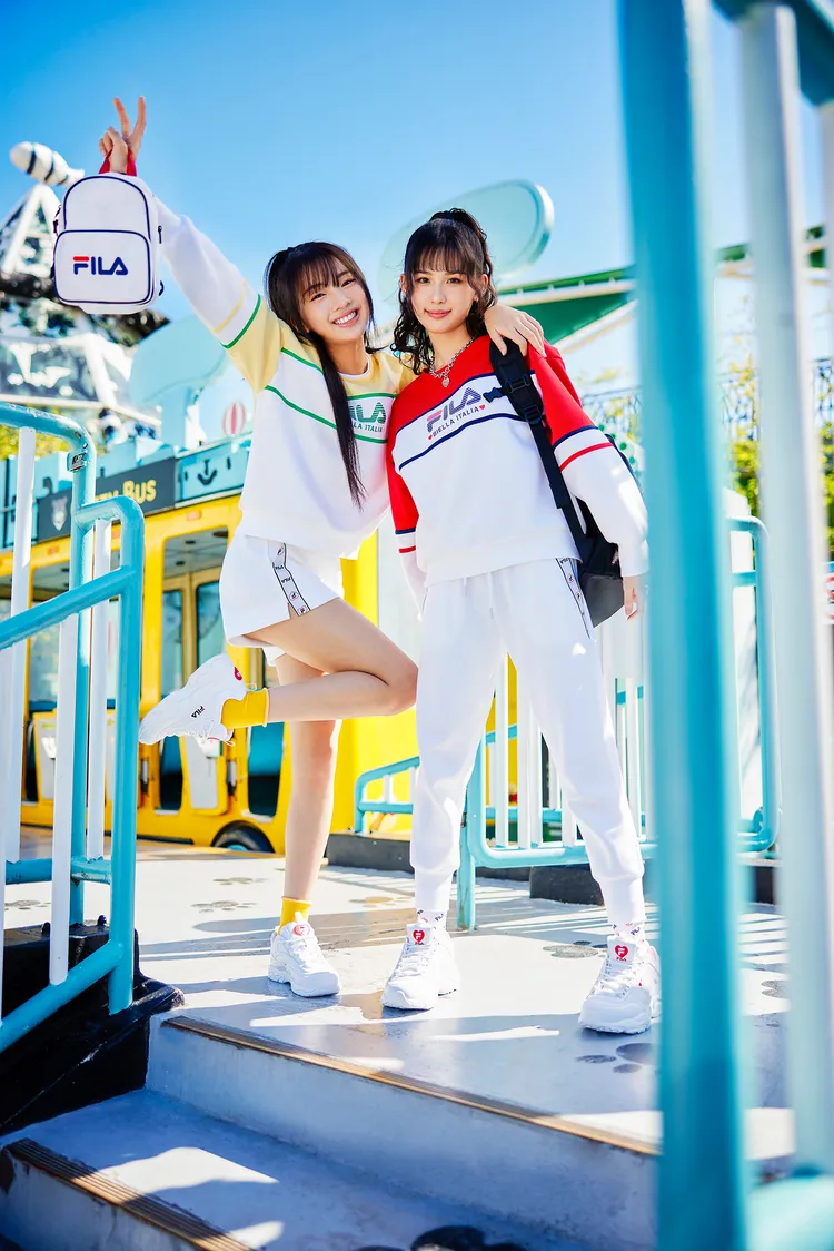 采甄（左）、毓（右）搭配情人節限定運動鞋。品牌提供