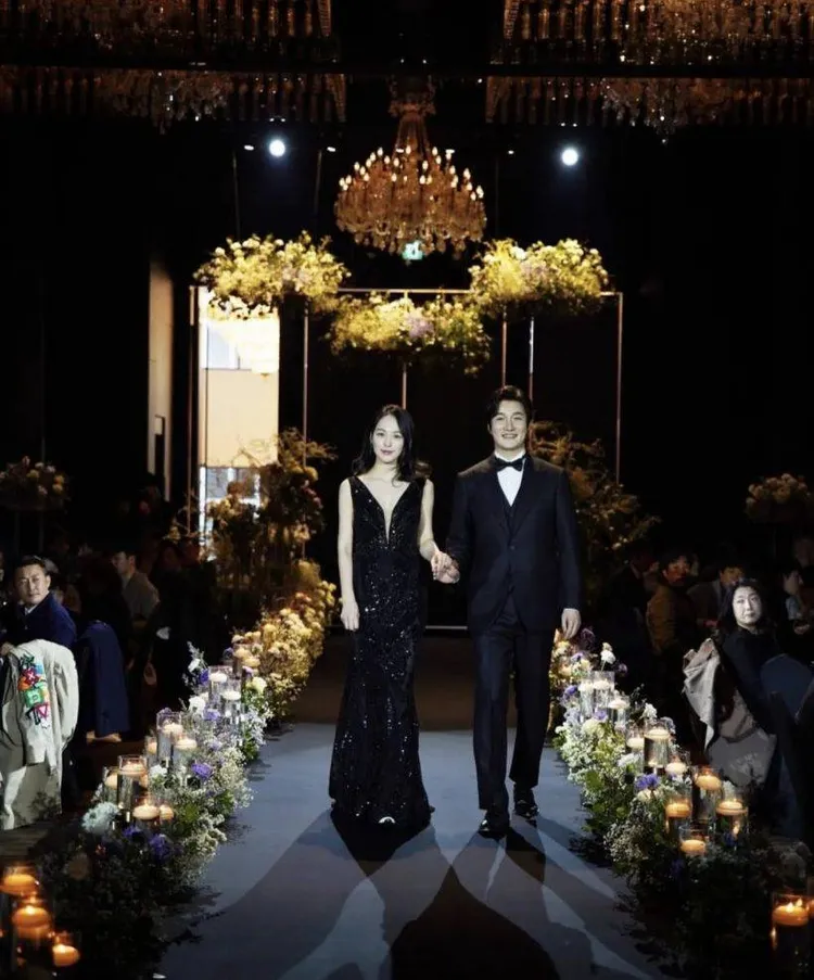 許棟元（右）去年3月剛與圈外女友結婚。翻攝許棟元IG