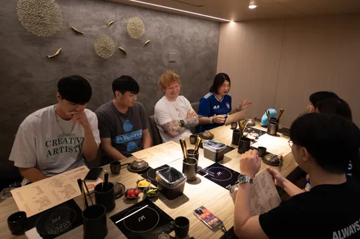 超親民!紅髮艾德演唱會前揭高雄尋寶大獎 驚喜宴請6名粉絲嗑鍋