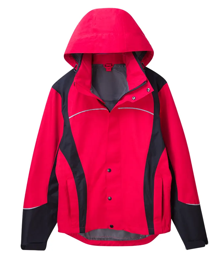 禮客祭出適合在春節出遊、兼保暖和時尚的戶外服飾，推薦TRAVELER女款Gore-Tex外套，原價11,800元，特價7,670元。