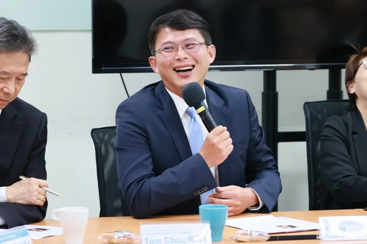 黃國昌笑指自己早被中國BAN掉了。民眾黨提供