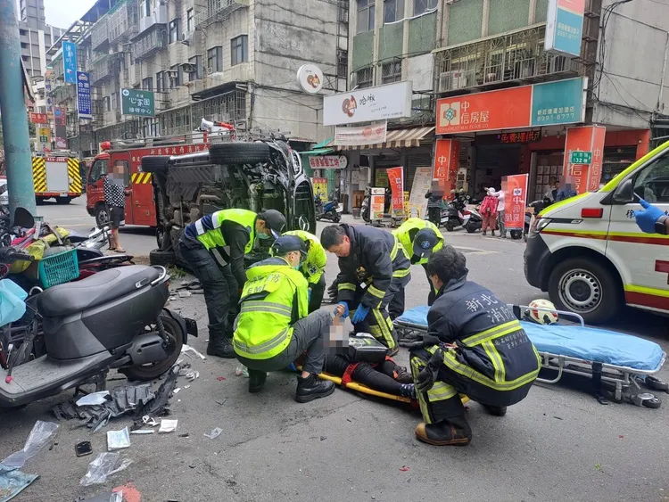 老婦人當場失去生命跡象。翻攝畫面