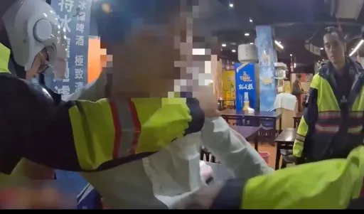 男子買生魚片不滿量太少與店家爆衝突 還嗆警:我要打電話給你們所長