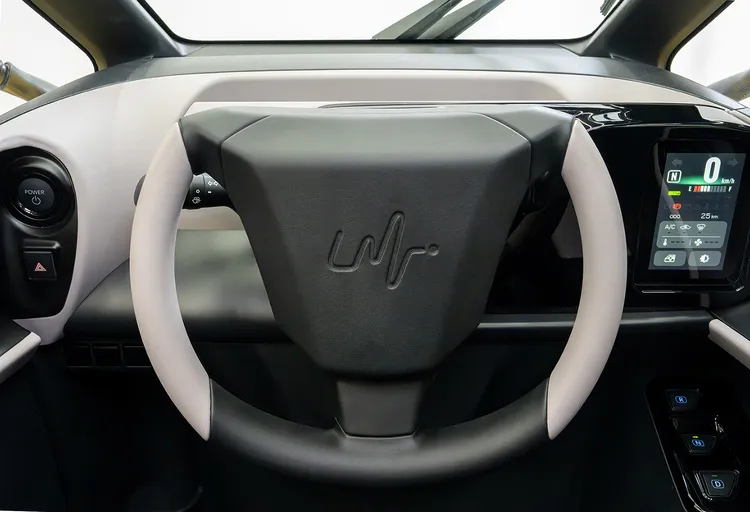 Lean3車內採用汽車方向盤駕駛，另外也可選配空調系統。業者提供