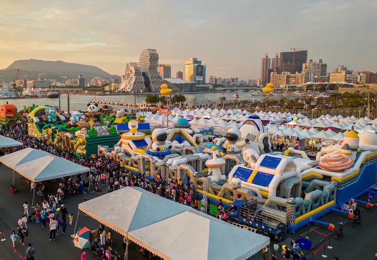 市府將高雄港16-18號碼頭、打造成大小朋友都喜愛的碼頭樂園。市府提供