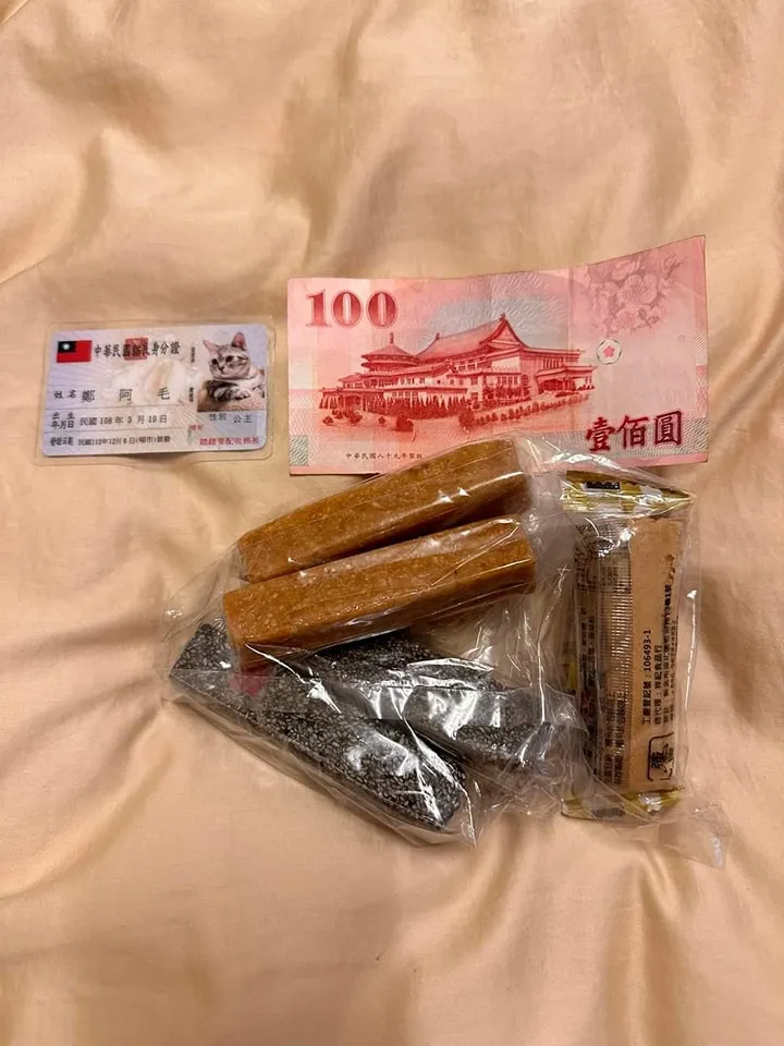 女網友貼出她在年貨大街購得的6條花生糖，抱怨未免太貴了。翻攝自臉書「爆廢公社二館」