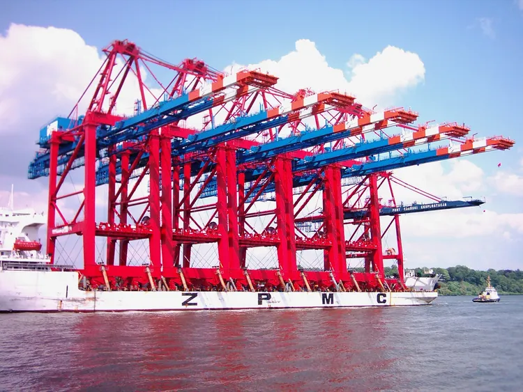 中國上海振華重工起重機占美國港口船到岸起重機近8成。翻攝上海振華重工