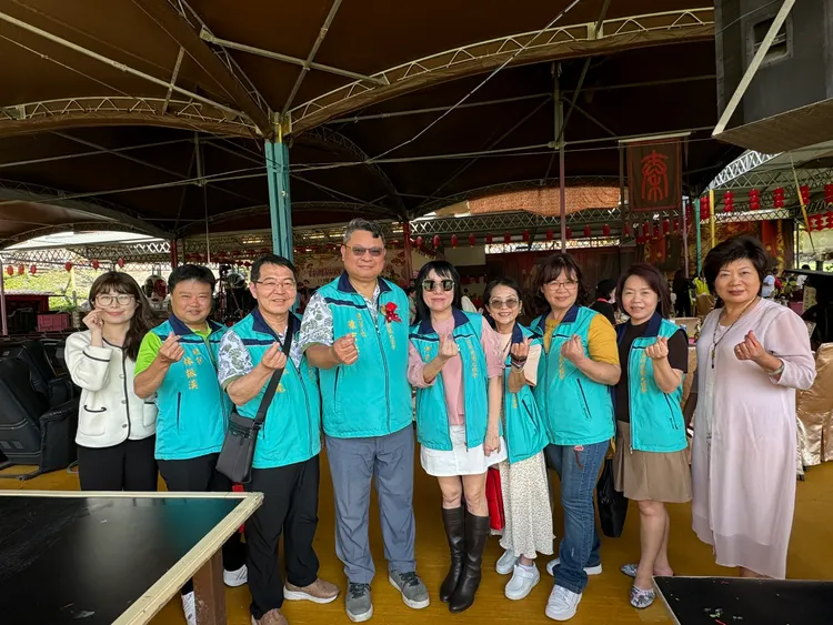 雲林縣觀光協會理事長陳宏杰(左4)呼籲政府正視旅宿大缺工現象。聯合會提供