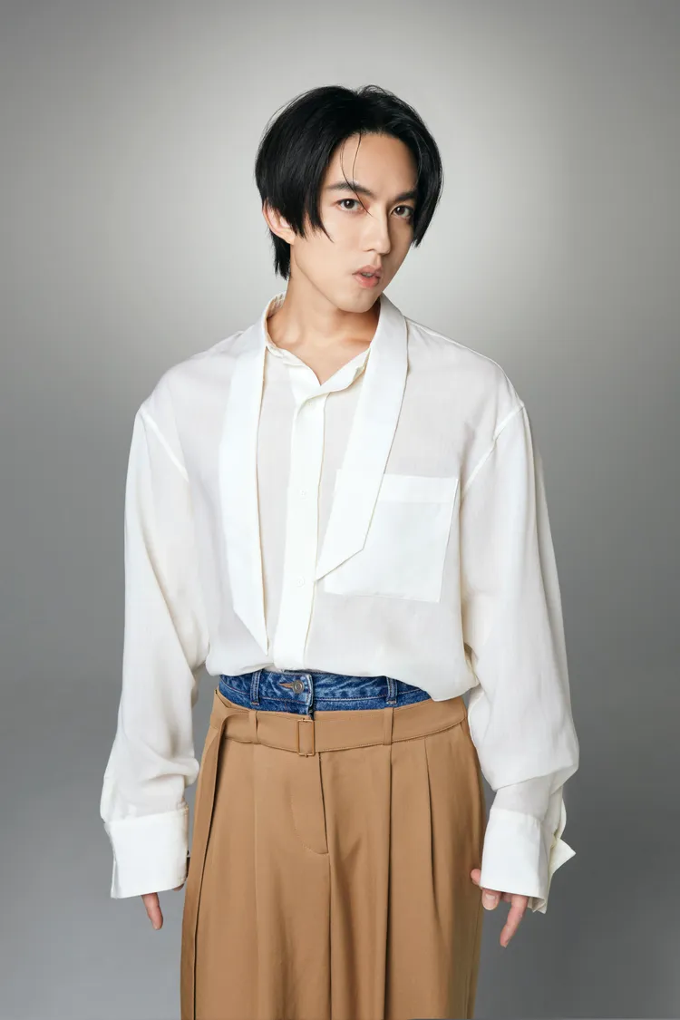 林宥嘉日前在《紅白》舞台，首唱從未曝光的歌曲《一家人相親相愛》。華研國際提供