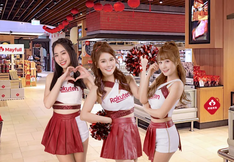 樂天女孩性感熱舞零距離合影，募集消費者齊力掀飛驒牛熱潮。業者提供