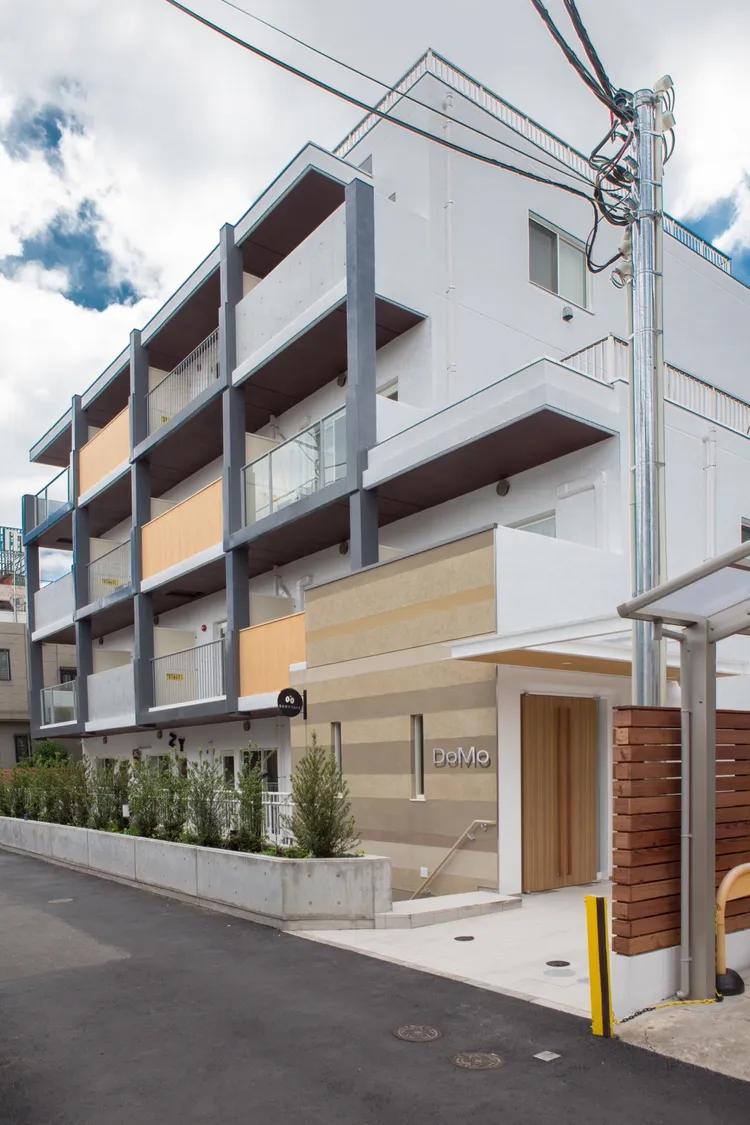 因應東京大雪，在東京經營旅館與民宿的DoMo集團，決定釋出空房，提供台灣旅客免費住宿。DoMo集團提供