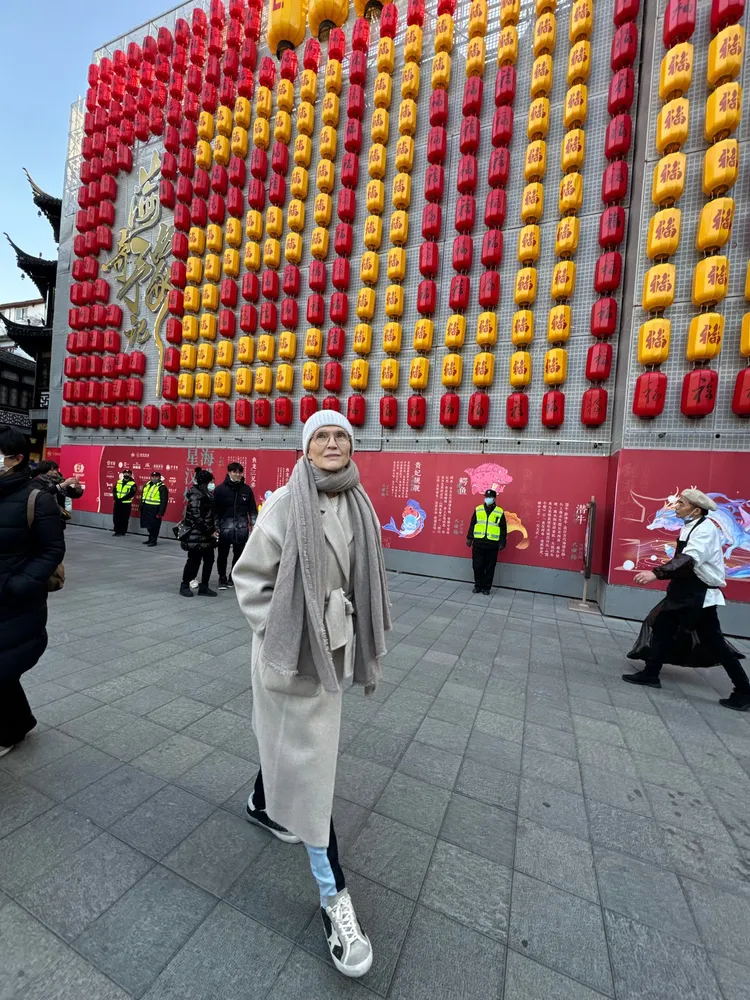 馬斯克母親Maye Musk近日在X分享她在上海旅遊的照片。翻攝Maye Musk的X