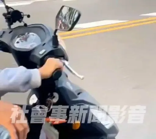 放手讓前座兒童騎機車　騎士恐面臨高額罰鍰