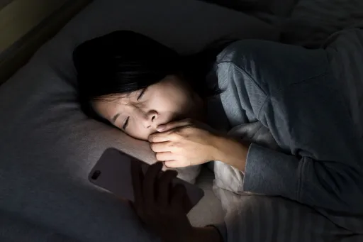 糗!OL這裡鬆了徹夜上網急求助 網:這件事每天都要做一次!