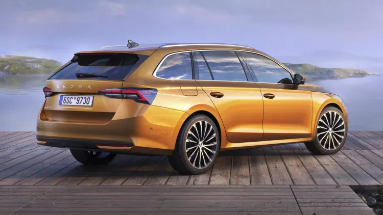 車尾除了更改尾燈內部光條形象，後保險桿有帶來更立體化雕塑的視覺感受。原廠照片