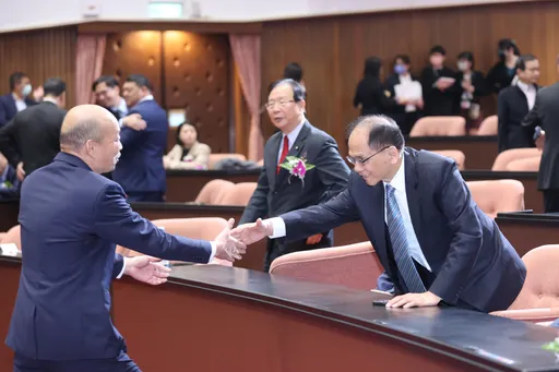 穩當立法院長?韓國瑜赴民眾黨團致意 「希望未來繼續合作」