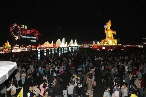台灣燈會點燈、世界蘭展開幕　逾100萬人潮湧進台南