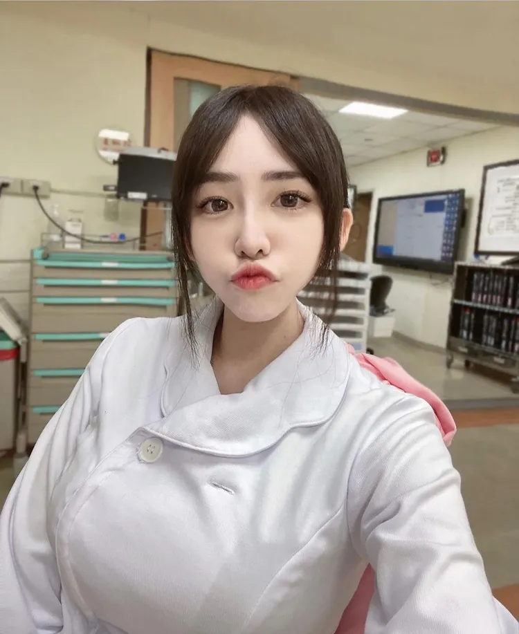 網封「最美護理師」怡葶（Elle）。翻攝怡葶IG