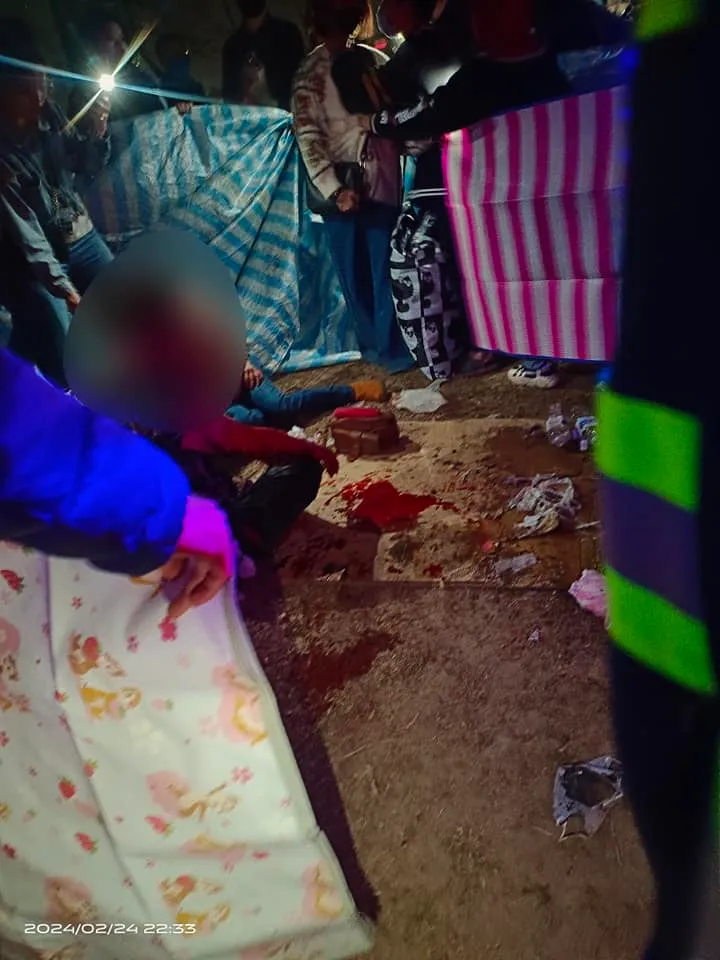 台南市鹿耳門聖母廟24日晚施放數萬發高空焰火，卻發生煙火彈掉落意外，還炸傷3名觀眾。翻攝爆料公社二社