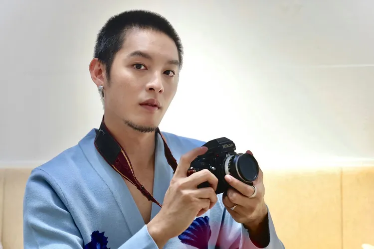 曹佑寧很懷念媽媽從小愛替他拍照。林林攝