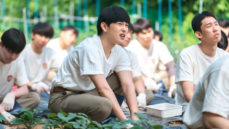 任時完劇中留著鍋蓋頭。龍華電視提供