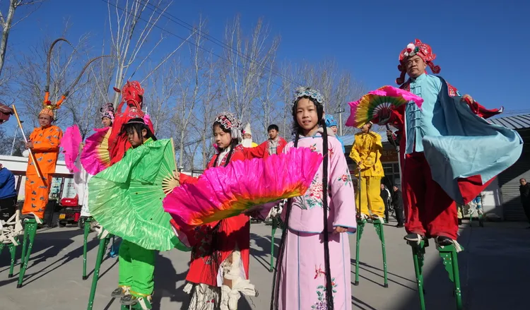 北京民眾近期加緊排練春節節目。新華社