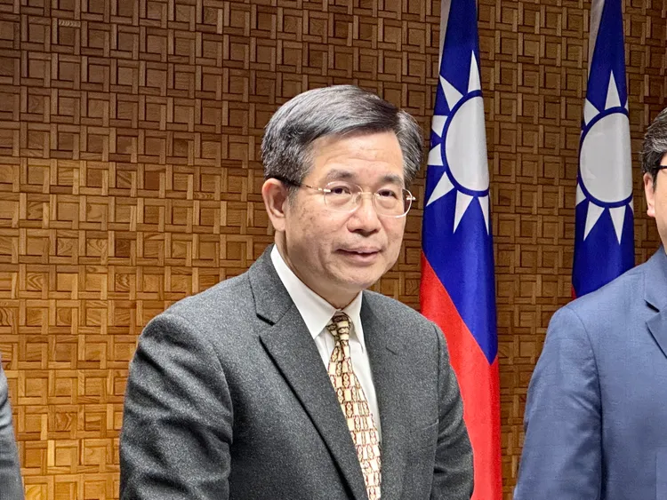 教育部今天再開校安諮詢會，會後教育部長潘文忠說明會議決議。王良博攝