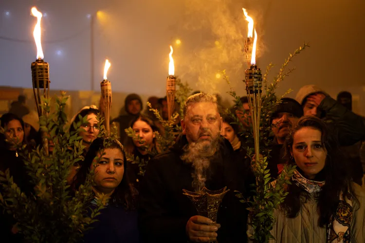 土耳其7.8強震周年紀念儀式，許多民眾悲憤難當。路透社
