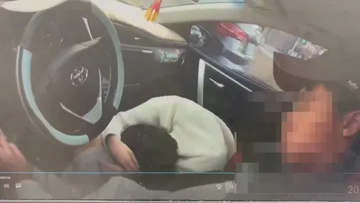 阿兵哥開車等紅燈睡昏！酒測值達0.84　警驚見副駕妹子「趴他腿上」