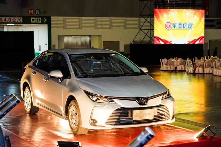 永慶房產集團尾牙準備超過千項的抽獎獎品回饋夥伴，最大獎更送出汽車一台！