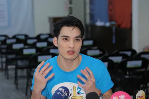 黃偉晉失言風波後首露面 「好想跟她們一起吃地瓜球」