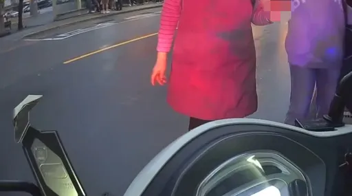 備團圓飯出意外!婦人慘遭菜刀割傷「鮮血狂流」 瑞芳2暖警火速協助送醫