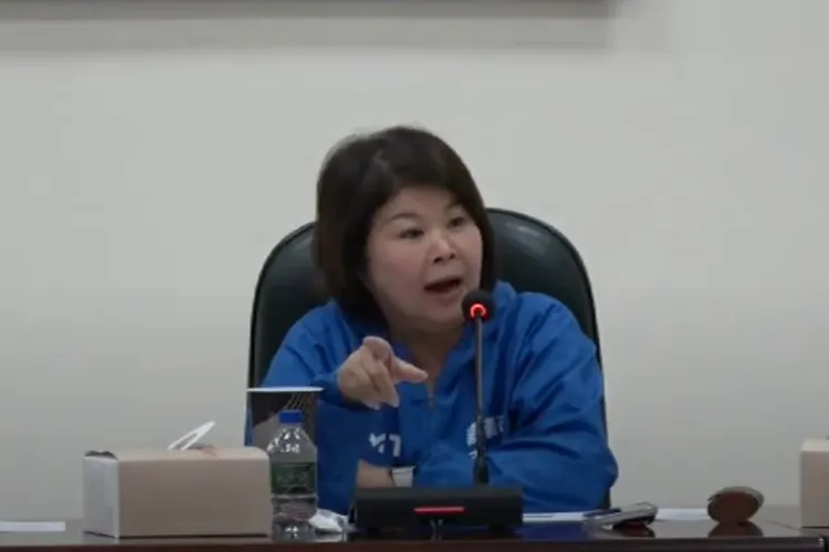 議員張秀華砲轟警方報告是敷衍了事。取自市議會錄影畫面