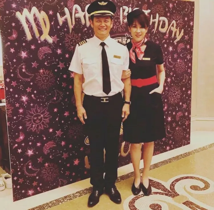 徐乃麟（左）老婆汪家璉曾任空姐。翻攝徐乃麟臉書